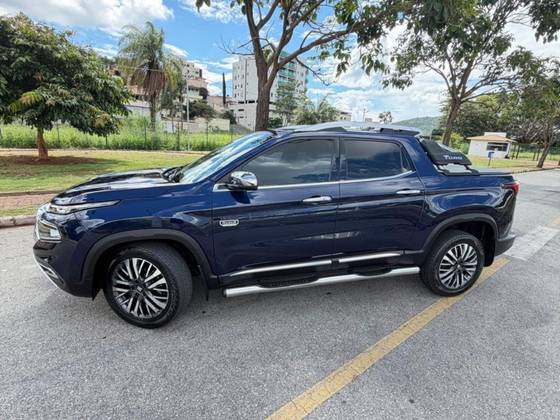 FIAT TORO 2.0 16V TURBO DIESEL RANCH 4WD AT9 FIAT TORO 2.0 16V TURBO DIESEL RANCH 4WD AT9